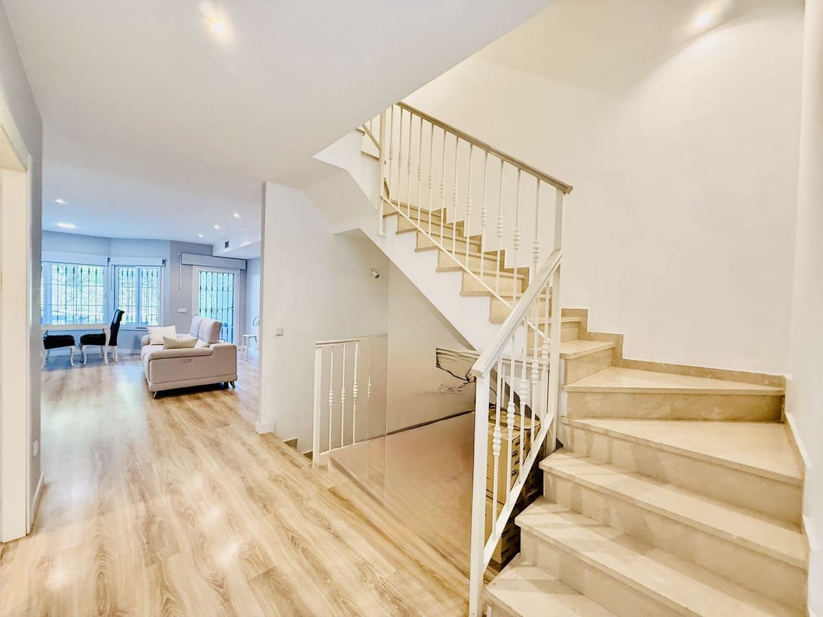 3 bedroom Townhouse for sale in Alhaurin de la Torre with garage - € 465,000 (Ref: 9928099)
