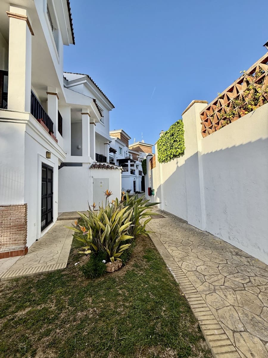 3 bedroom Townhouse for sale in Alhaurin de la Torre with garage - € 465,000 (Ref: 9928099)