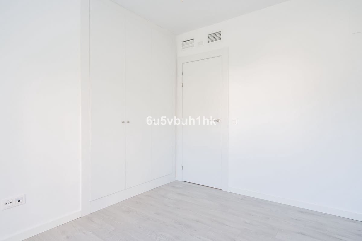 3 bedroom Apartment for sale in Fuengirola - € 450,000 (Ref: 9928107)