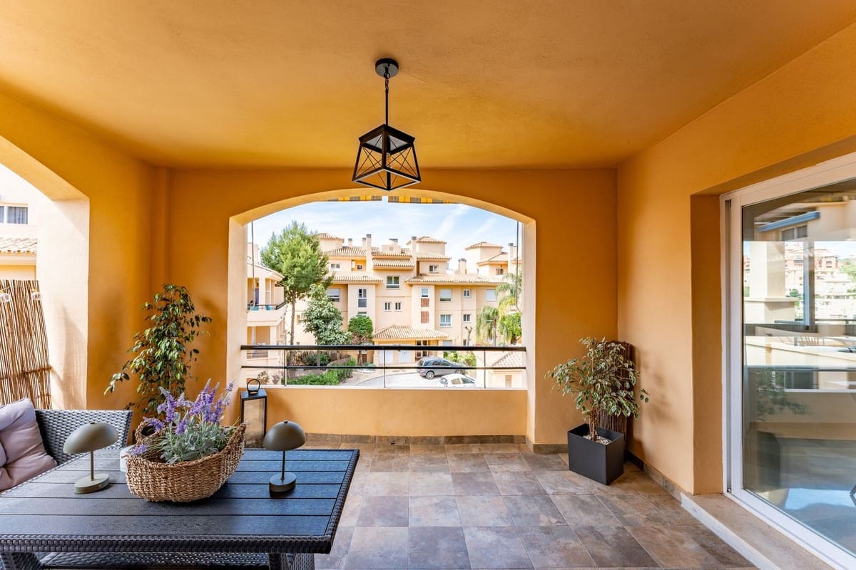 3 bedroom Apartment for sale in Sitio de Calahonda - € 429,000 (Ref: 9928132)