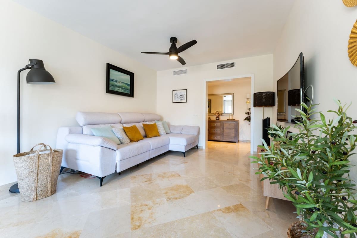 3 bedroom Apartment for sale in Sitio de Calahonda - € 429,000 (Ref: 9928132)