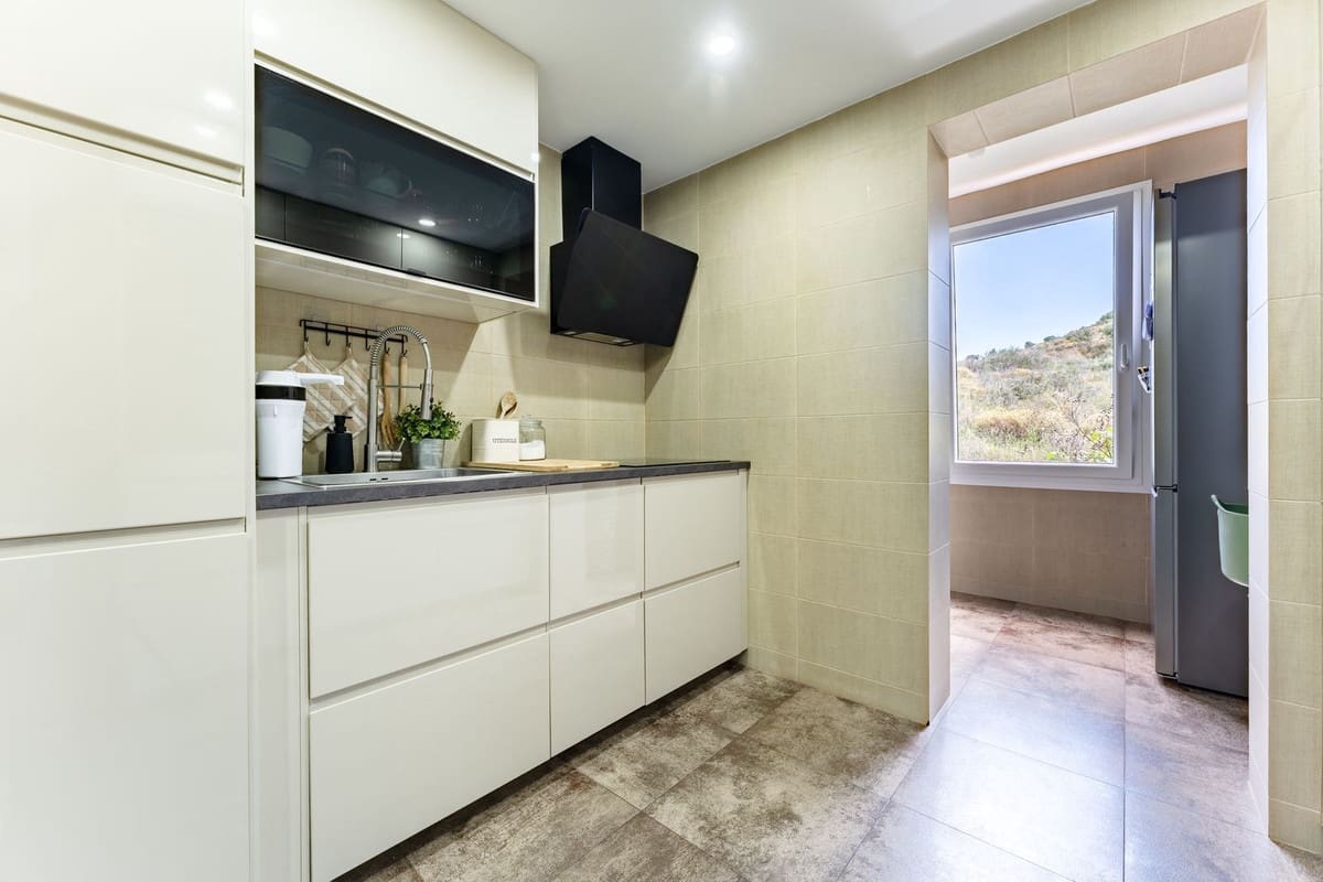 3 bedroom Apartment for sale in Sitio de Calahonda - € 429,000 (Ref: 9928132)