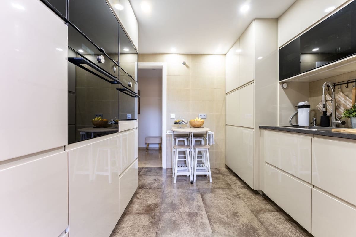 3 bedroom Apartment for sale in Sitio de Calahonda - € 429,000 (Ref: 9928132)