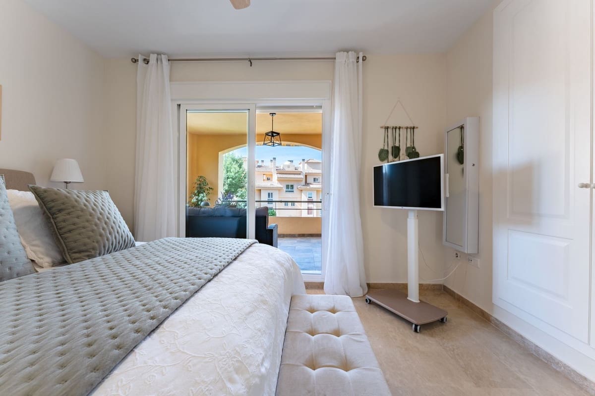 3 bedroom Apartment for sale in Sitio de Calahonda - € 429,000 (Ref: 9928132)
