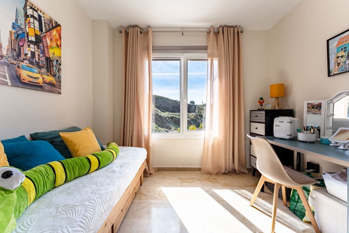 3 bedroom Apartment for sale in Sitio de Calahonda - € 429,000 (Ref: 9928132)