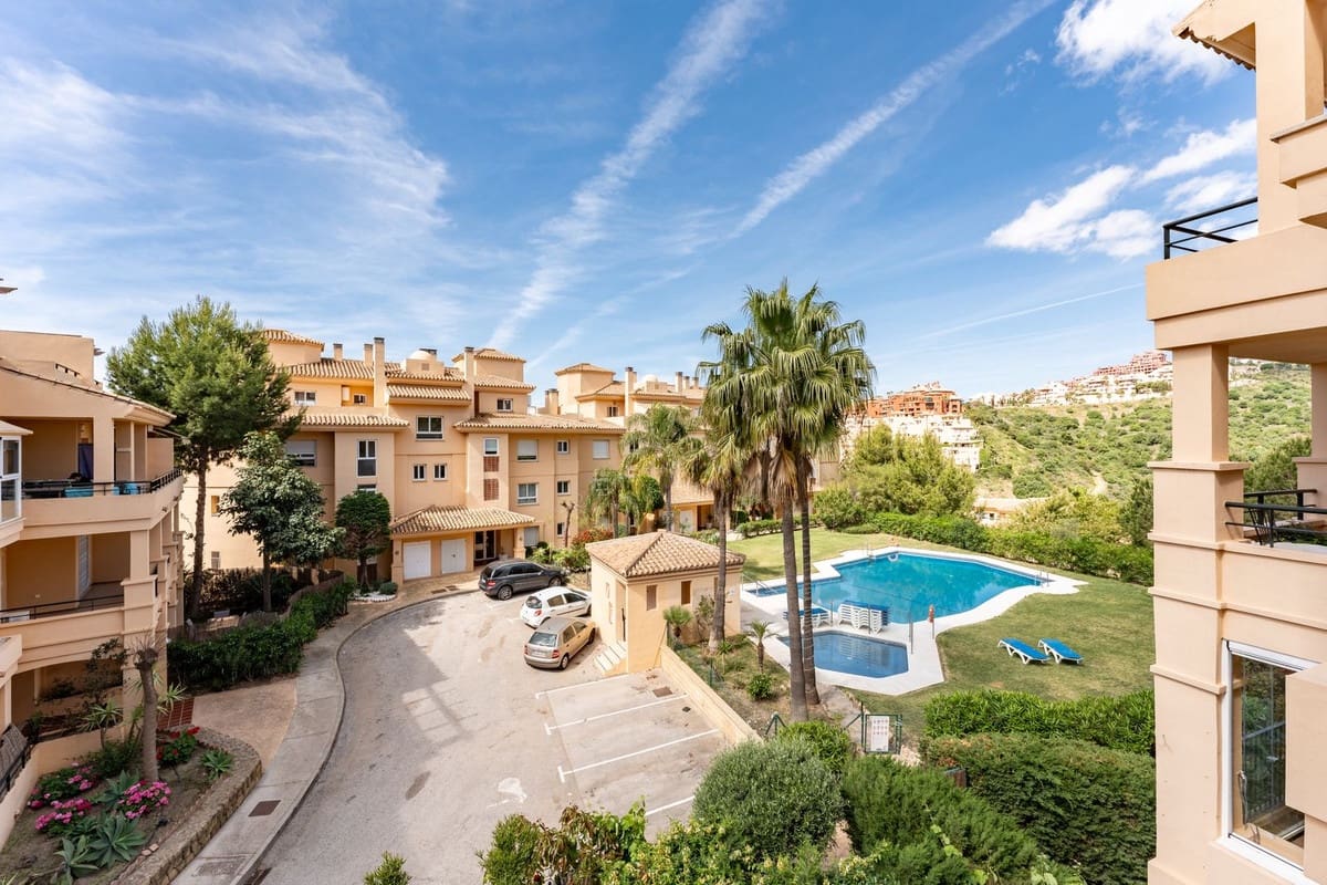3 bedroom Apartment for sale in Sitio de Calahonda - € 429,000 (Ref: 9928132)