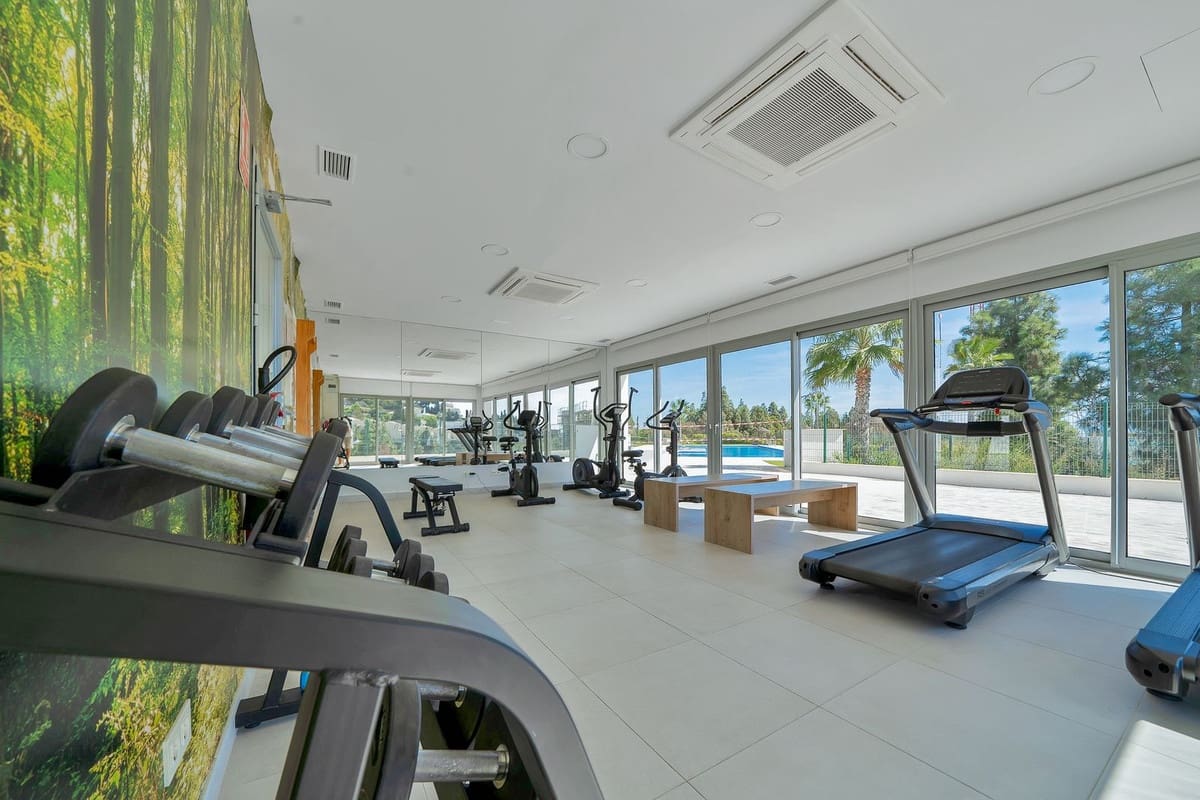 2 bedroom Apartment for sale in Mijas Costa - € 425,000 (Ref: 9928139)
