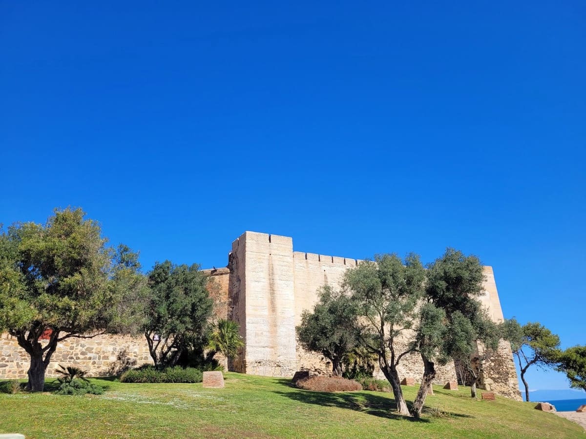 2 bedroom Apartment for sale in Fuengirola with garage - € 419,000 (Ref: 9928147)