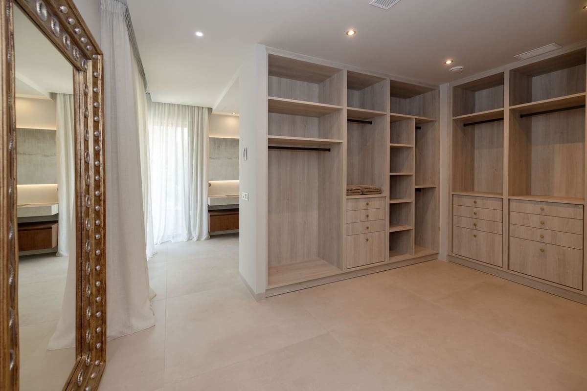7 bedroom Villa for sale in Benalmadena - € 3,650,000 (Ref: 9929774)