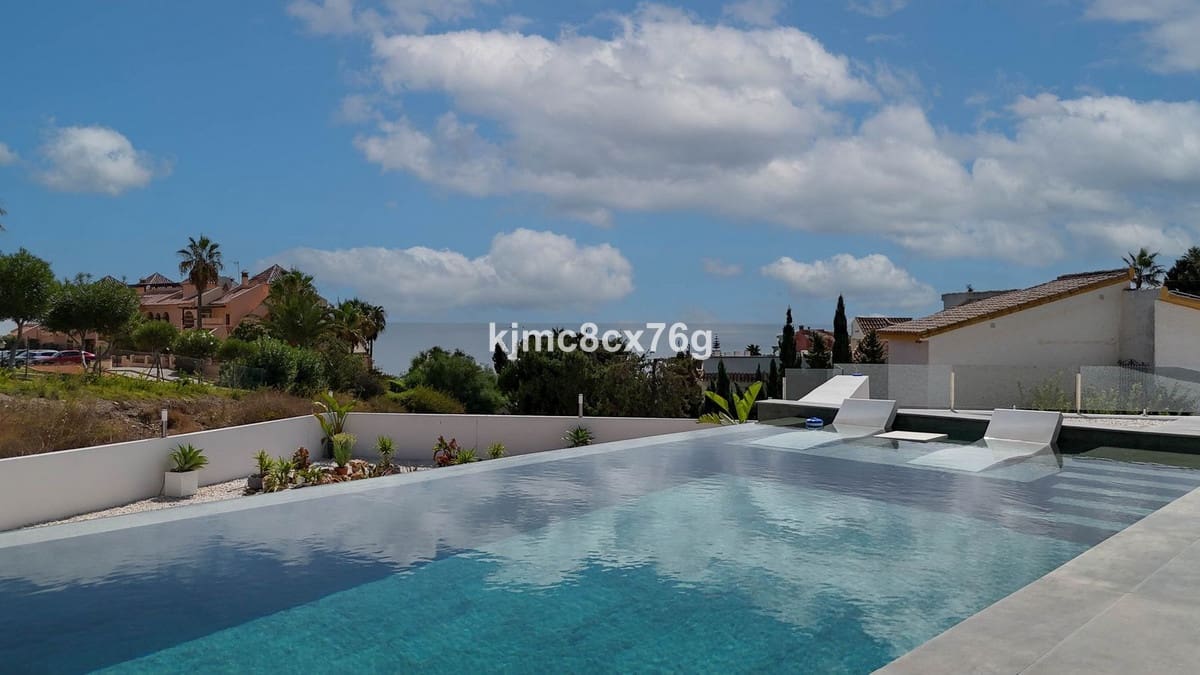 5 soveværelse Villa til salg i El Faro med garage - € 3.675.000 (Ref: 9929775)