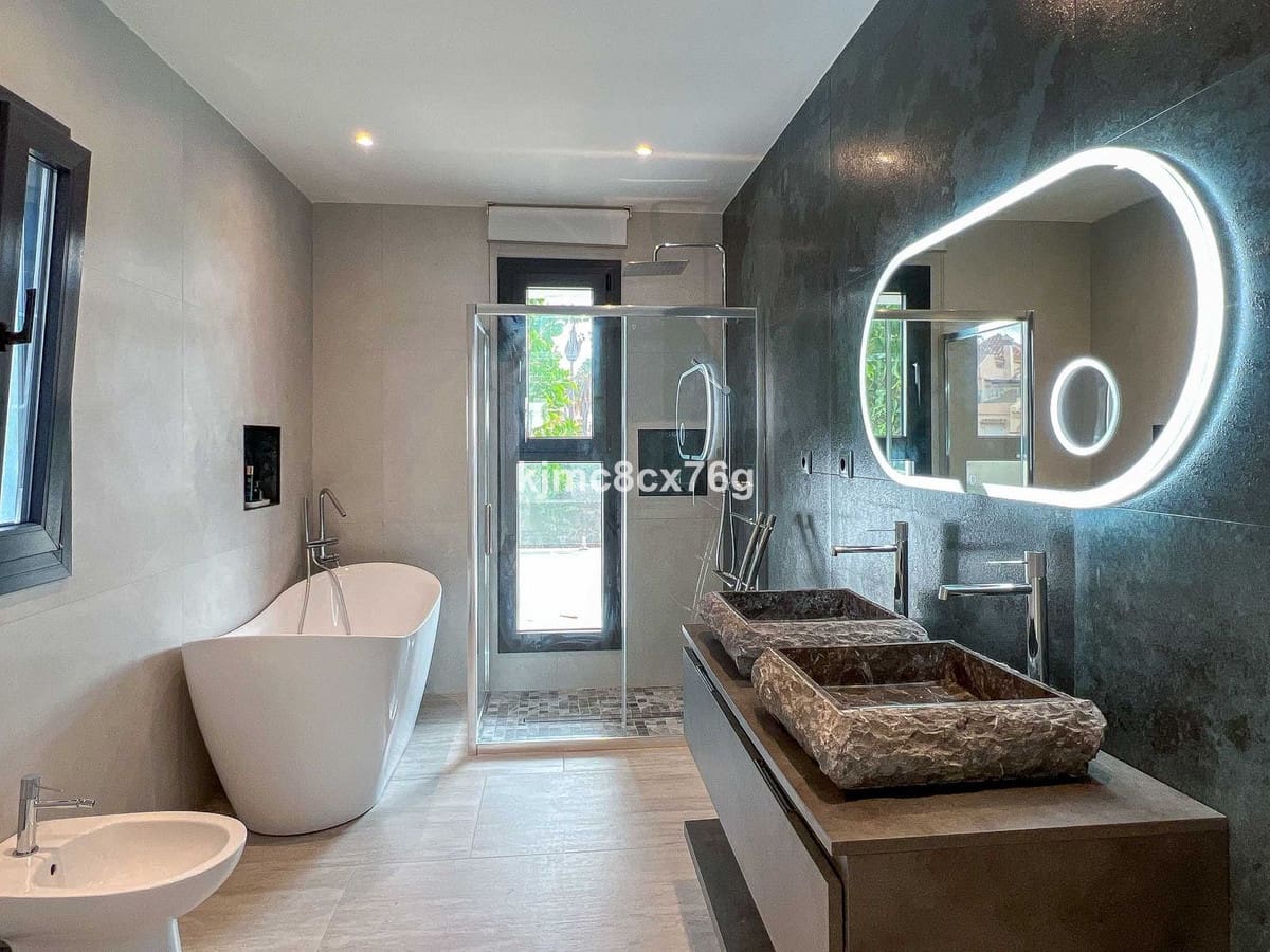 5 soveværelse Villa til salg i El Faro med garage - € 3.675.000 (Ref: 9929775)