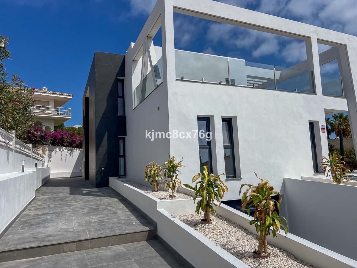 5 soveværelse Villa til salg i El Faro med garage - € 3.675.000 (Ref: 9929775)