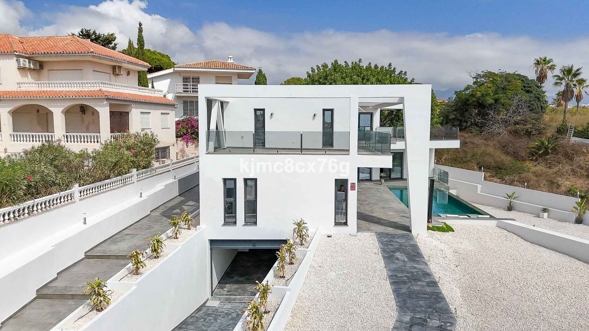 5 soveværelse Villa til salg i El Faro med garage - € 3.675.000 (Ref: 9929775)