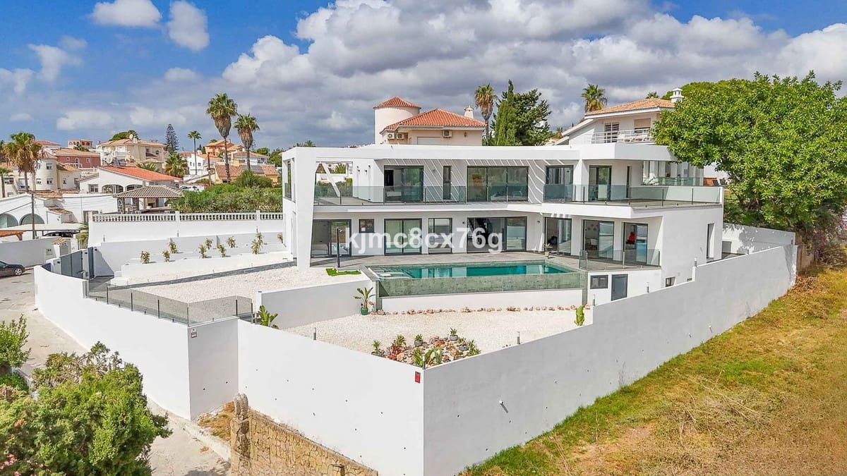 5 soveværelse Villa til salg i El Faro med garage - € 3.675.000 (Ref: 9929775)