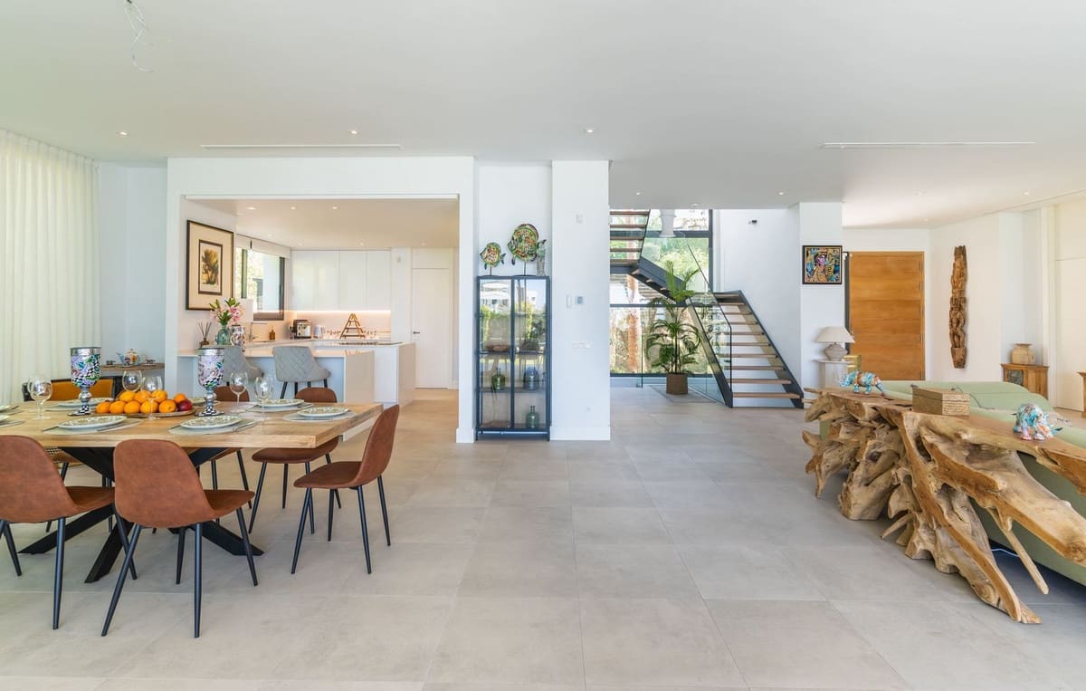 5 bedroom Villa for sale in Cabopino - € 4,224,000 (Ref: 9929777)