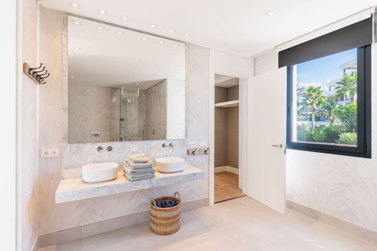5 bedroom Villa for sale in Cabopino - € 4,224,000 (Ref: 9929777)