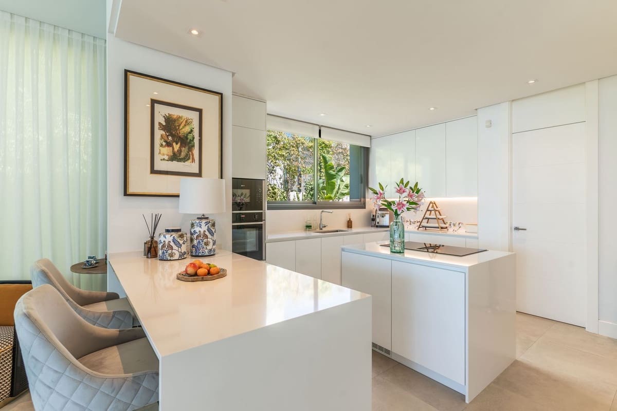 5 bedroom Villa for sale in Cabopino - € 4,224,000 (Ref: 9929777)