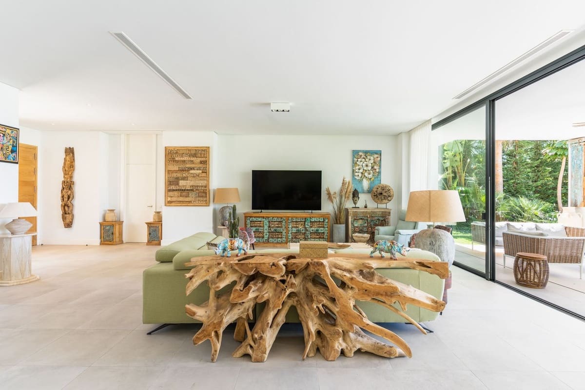 5 bedroom Villa for sale in Cabopino - € 4,224,000 (Ref: 9929777)