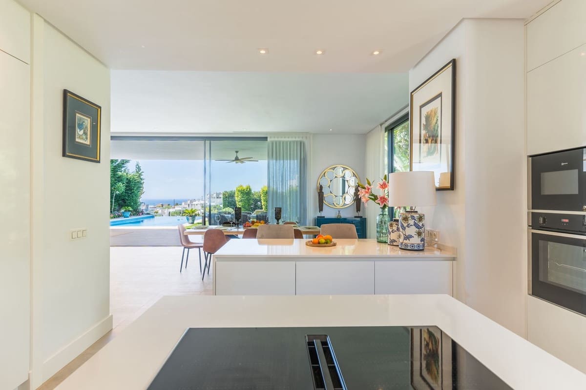 5 bedroom Villa for sale in Cabopino - € 4,224,000 (Ref: 9929777)