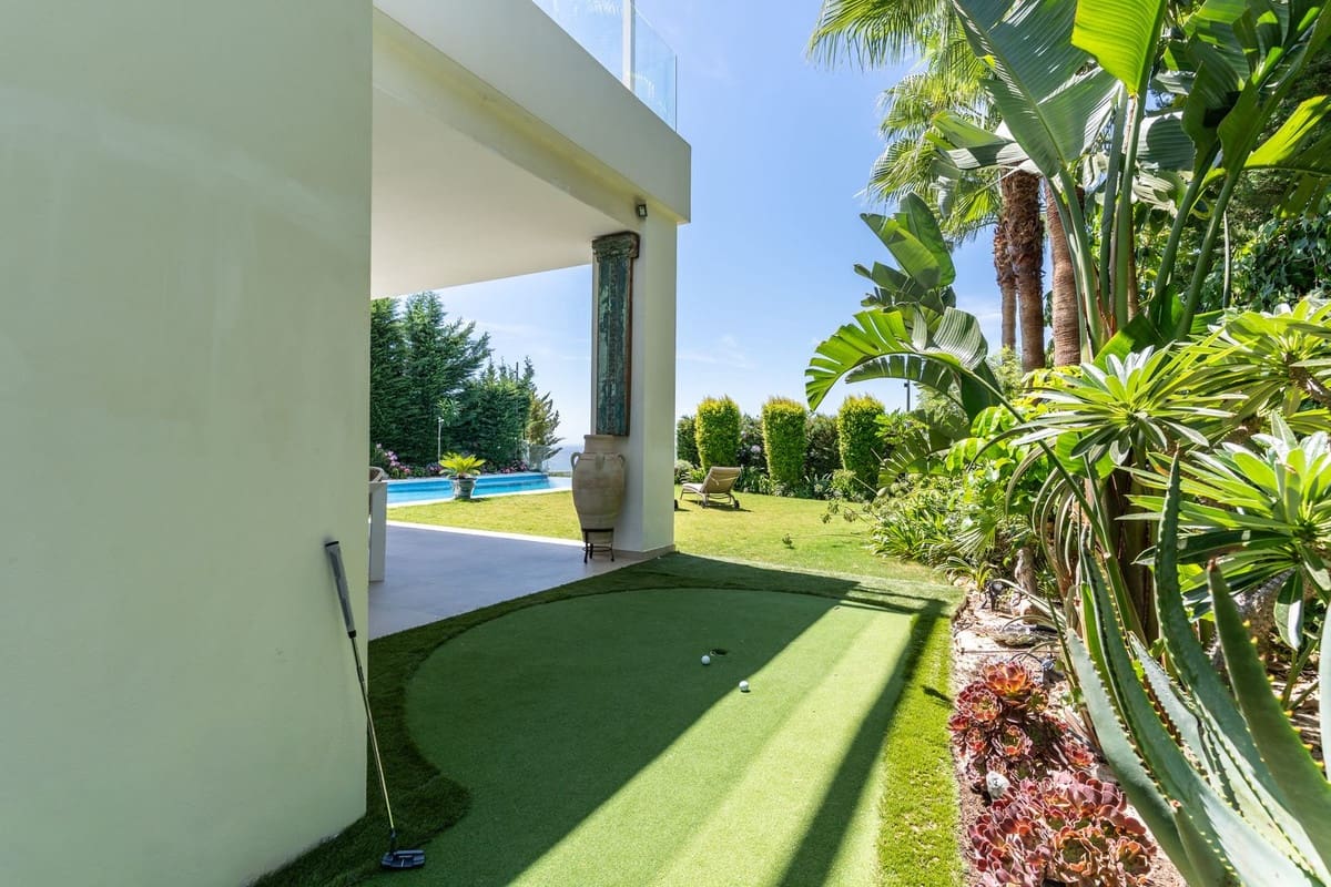 5 bedroom Villa for sale in Cabopino - € 4,224,000 (Ref: 9929777)