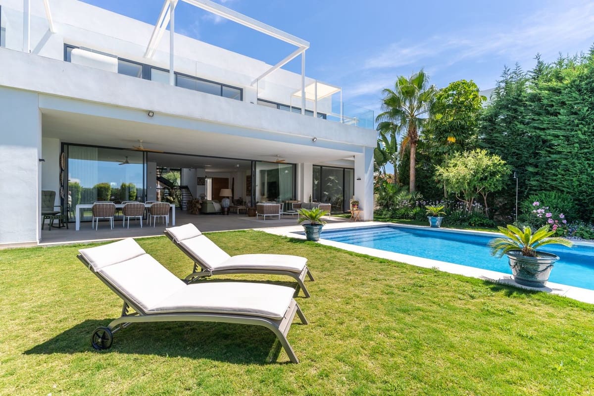 5 bedroom Villa for sale in Cabopino - € 4,224,000 (Ref: 9929777)