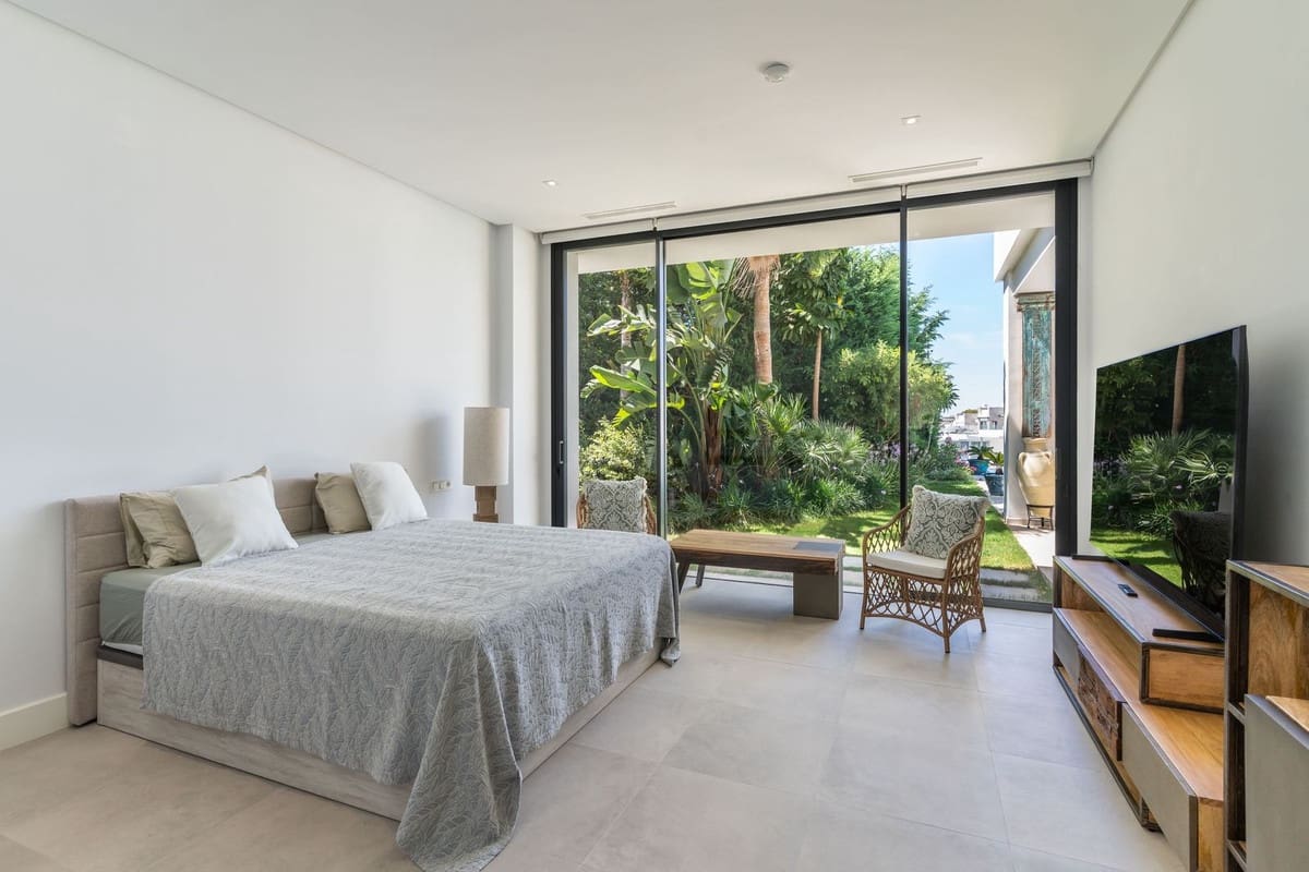 5 bedroom Villa for sale in Cabopino - € 4,224,000 (Ref: 9929777)