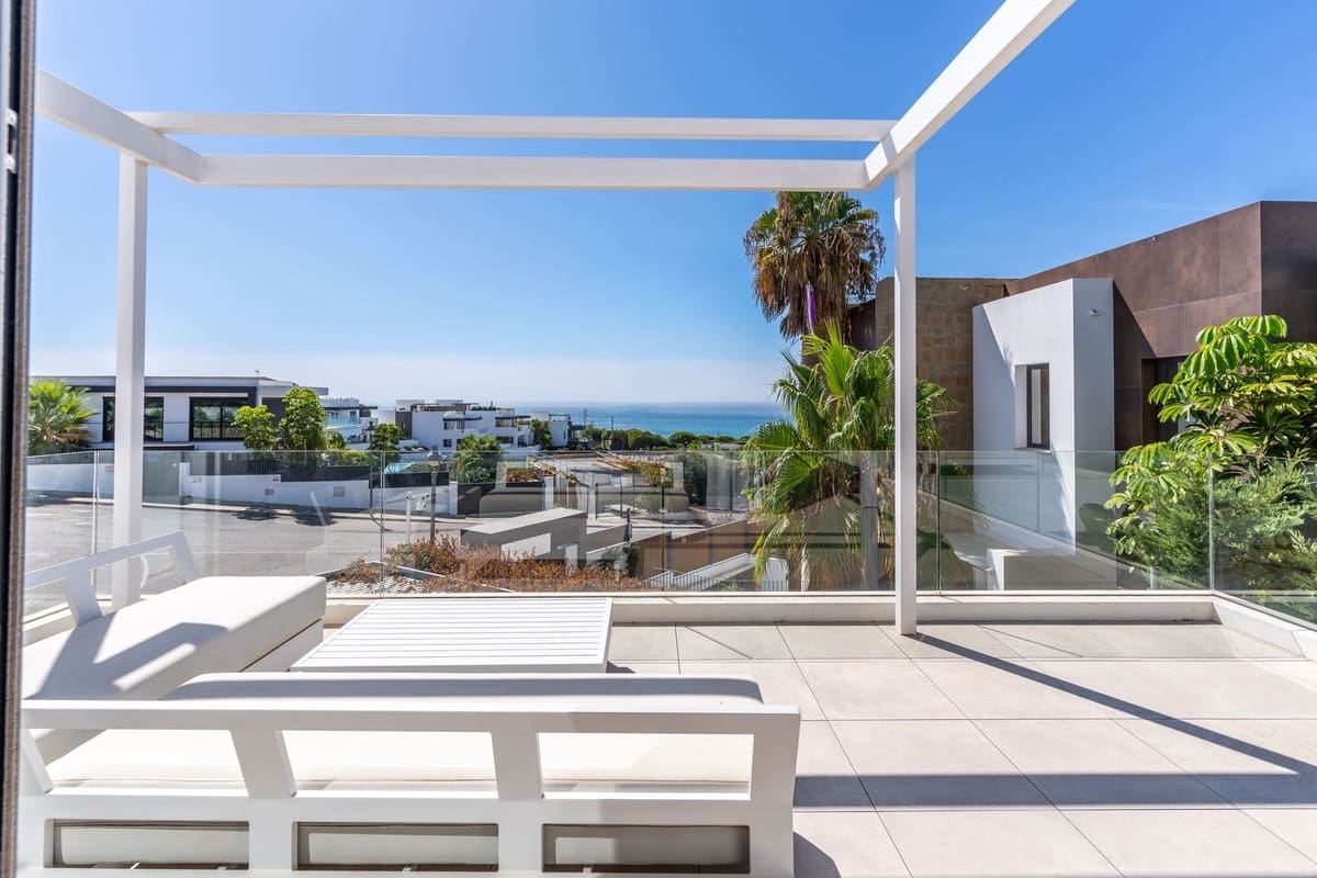 5 bedroom Villa for sale in Cabopino - € 4,224,000 (Ref: 9929777)