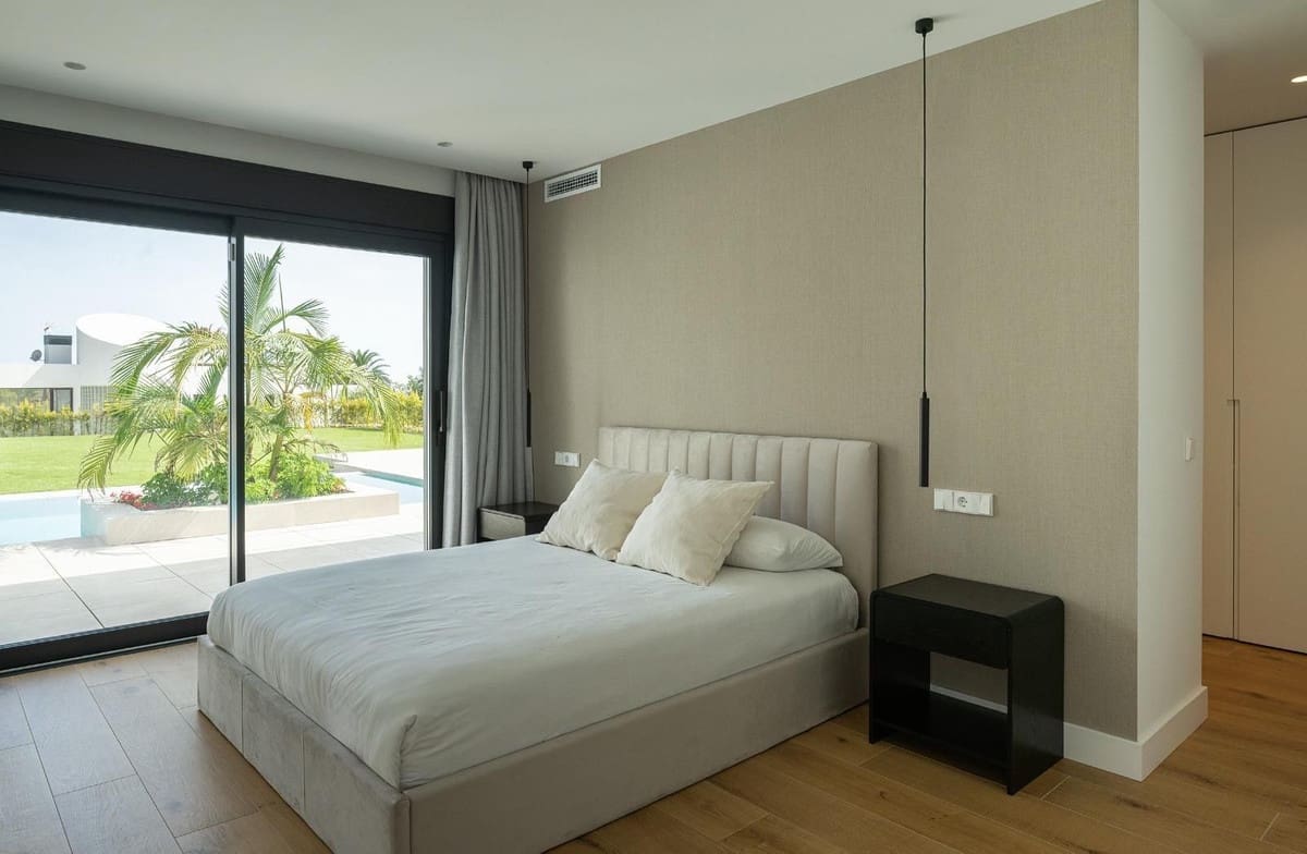 5 bedroom Villa for sale in Benalmadena Costa with garage - € 4,500,000 (Ref: 9929779)