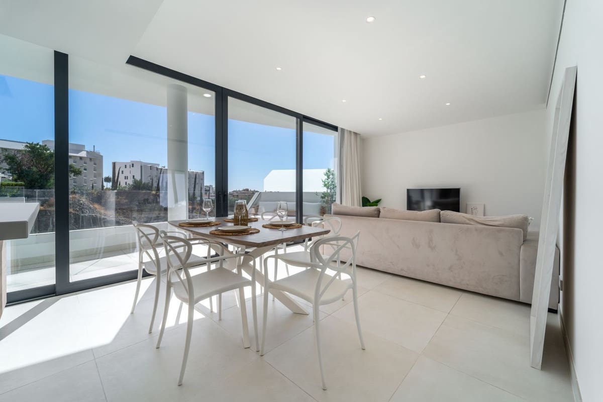 2 bedroom Apartment for sale in Fuengirola - € 539,000 (Ref: 9929783)