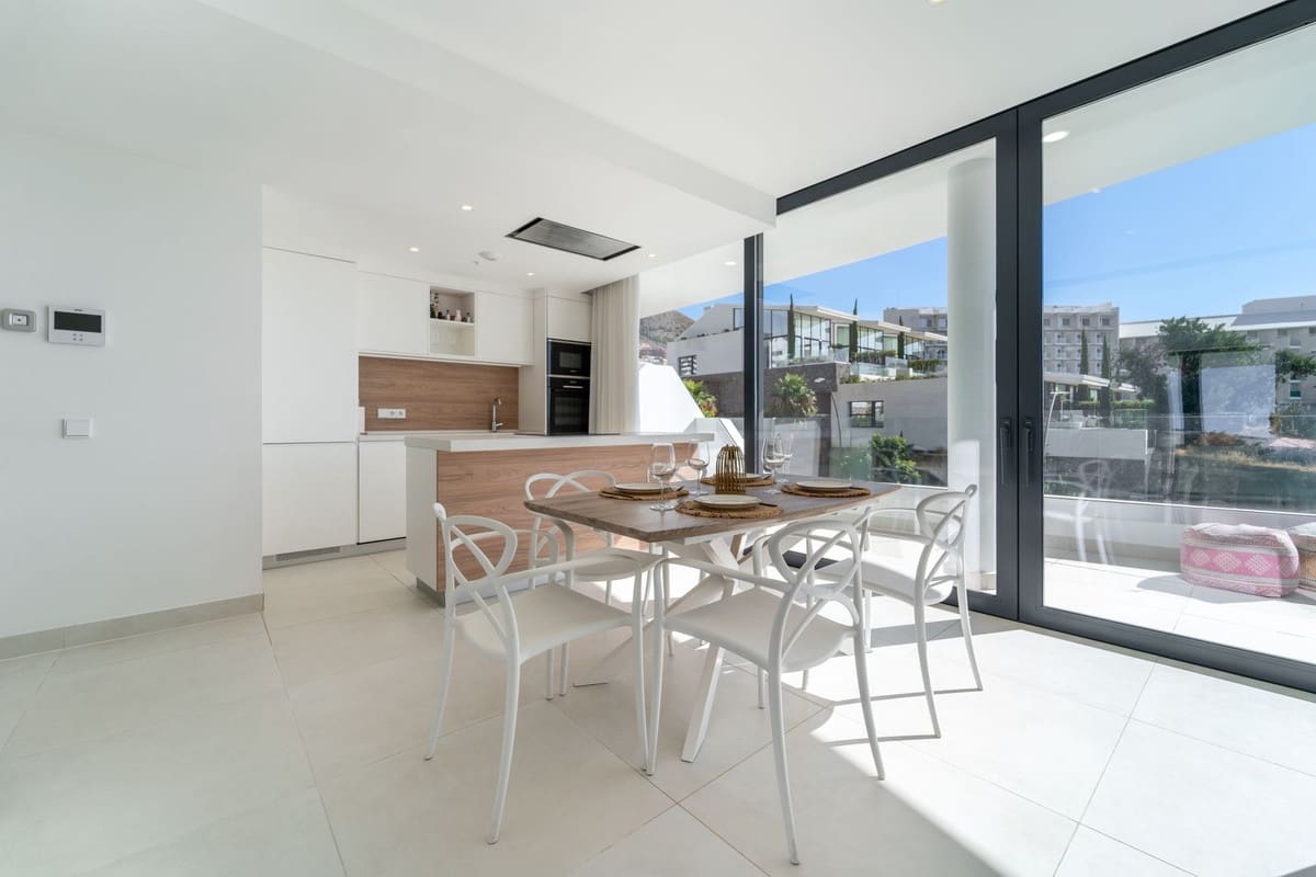 2 bedroom Apartment for sale in Fuengirola - € 539,000 (Ref: 9929783)