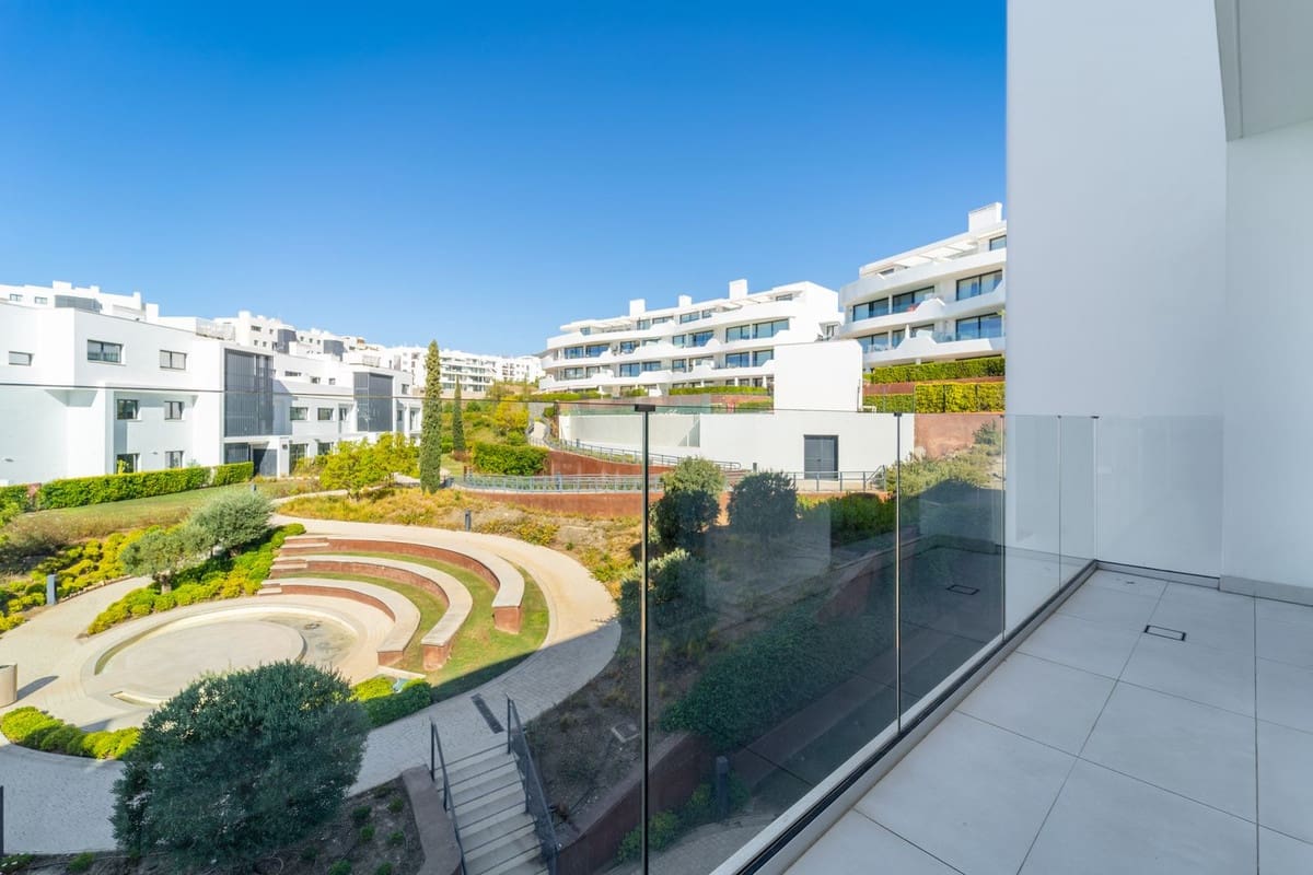 2 bedroom Apartment for sale in Fuengirola - € 539,000 (Ref: 9929783)