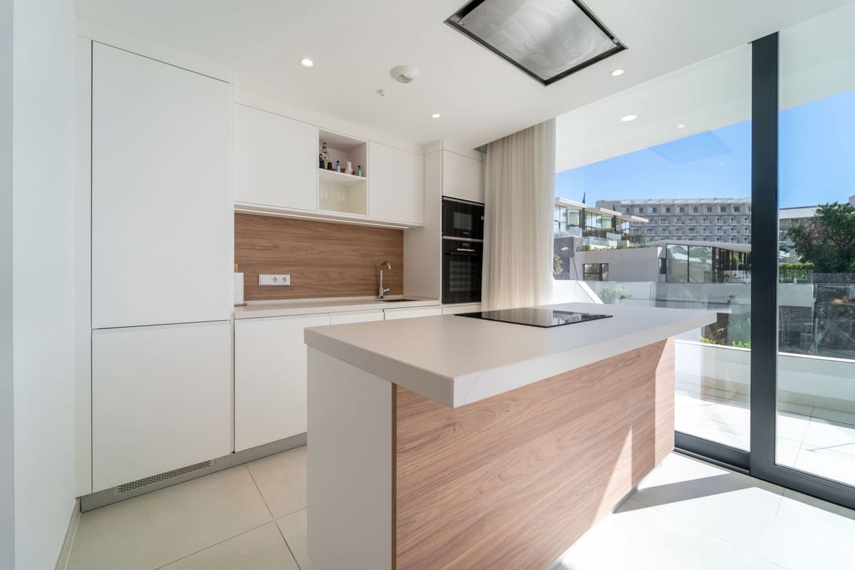 2 bedroom Apartment for sale in Fuengirola - € 539,000 (Ref: 9929783)