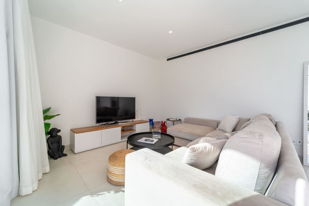 2 bedroom Apartment for sale in Fuengirola - € 539,000 (Ref: 9929783)