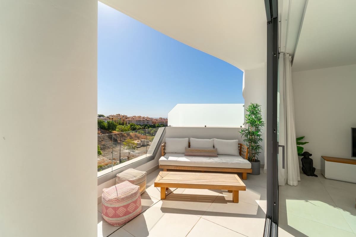 2 bedroom Apartment for sale in Fuengirola - € 539,000 (Ref: 9929783)