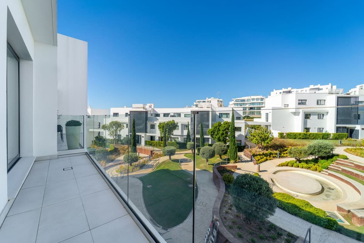 2 bedroom Apartment for sale in Fuengirola - € 539,000 (Ref: 9929783)