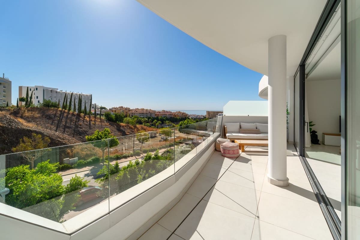 2 bedroom Apartment for sale in Fuengirola - € 539,000 (Ref: 9929783)