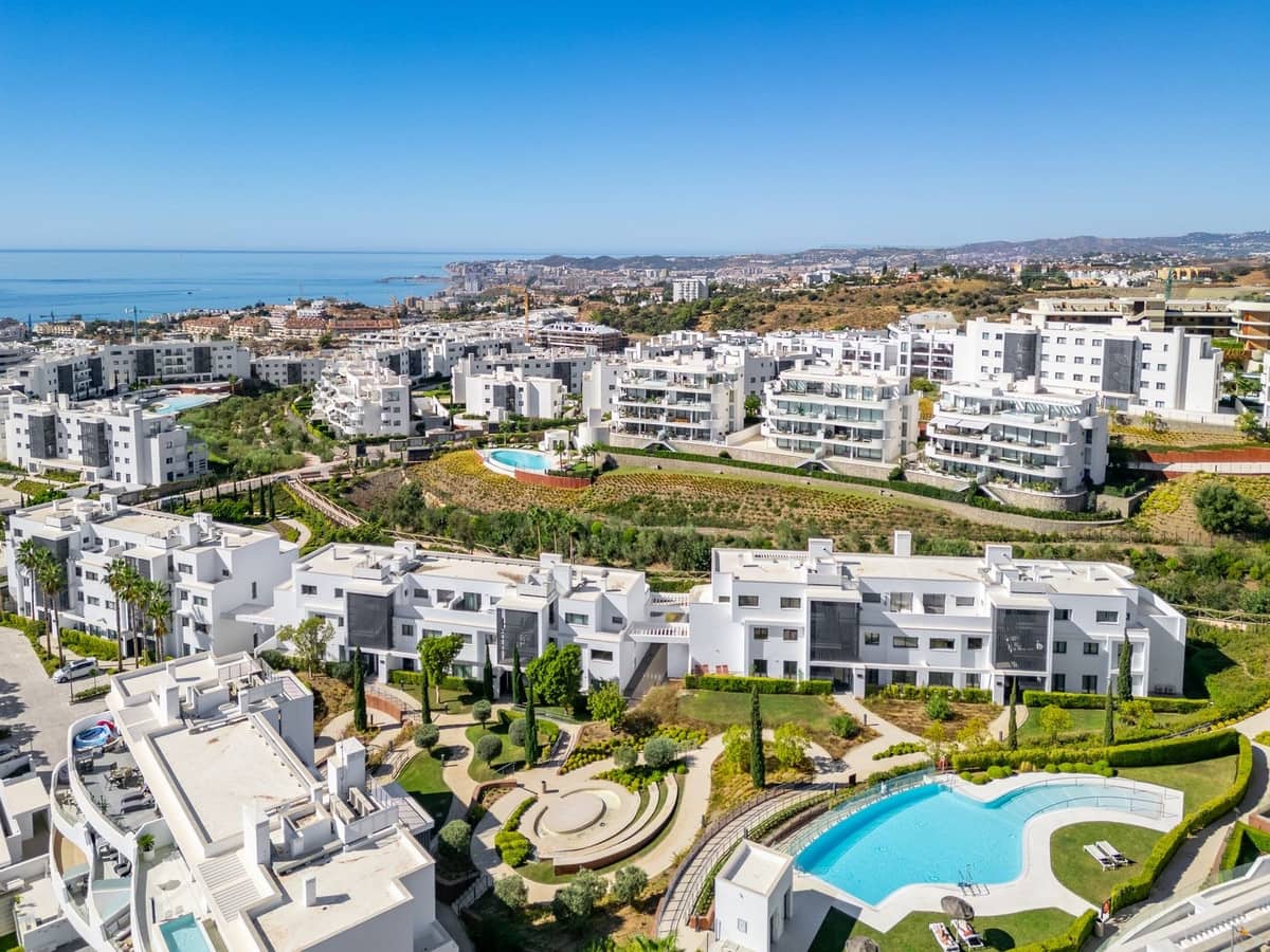 2 bedroom Apartment for sale in Fuengirola - € 539,000 (Ref: 9929783)
