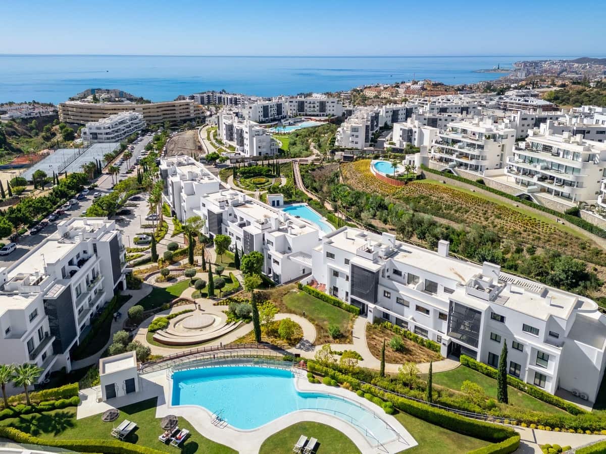 2 bedroom Apartment for sale in Fuengirola - € 539,000 (Ref: 9929783)