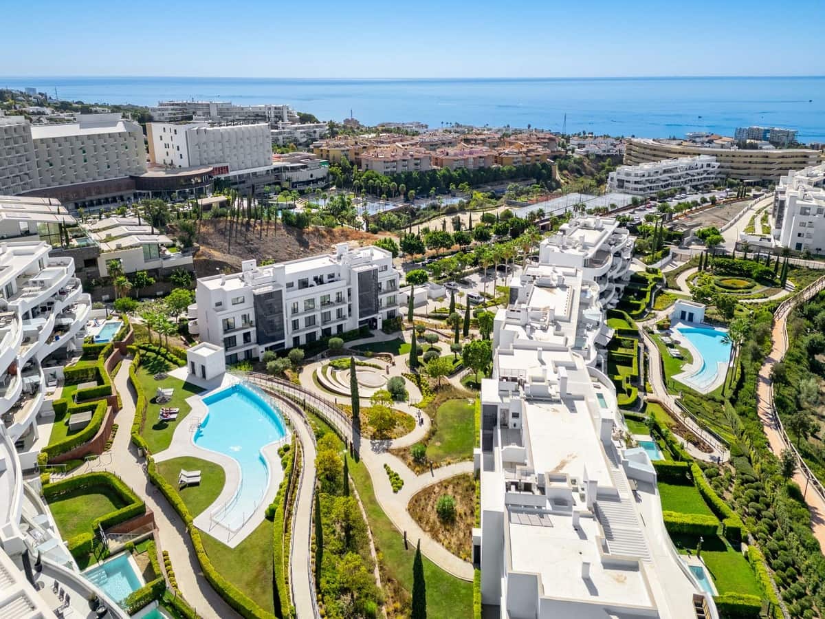 2 bedroom Apartment for sale in Fuengirola - € 539,000 (Ref: 9929783)