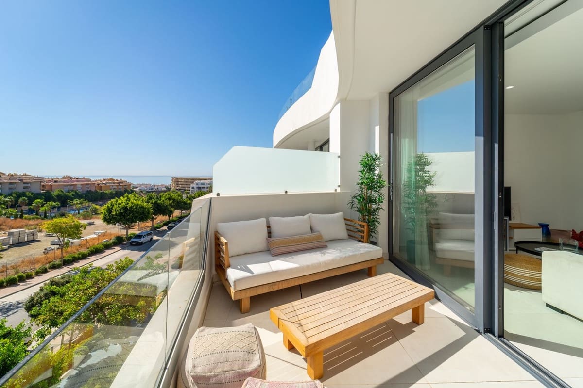 2 bedroom Apartment for sale in Fuengirola - € 539,000 (Ref: 9929783)