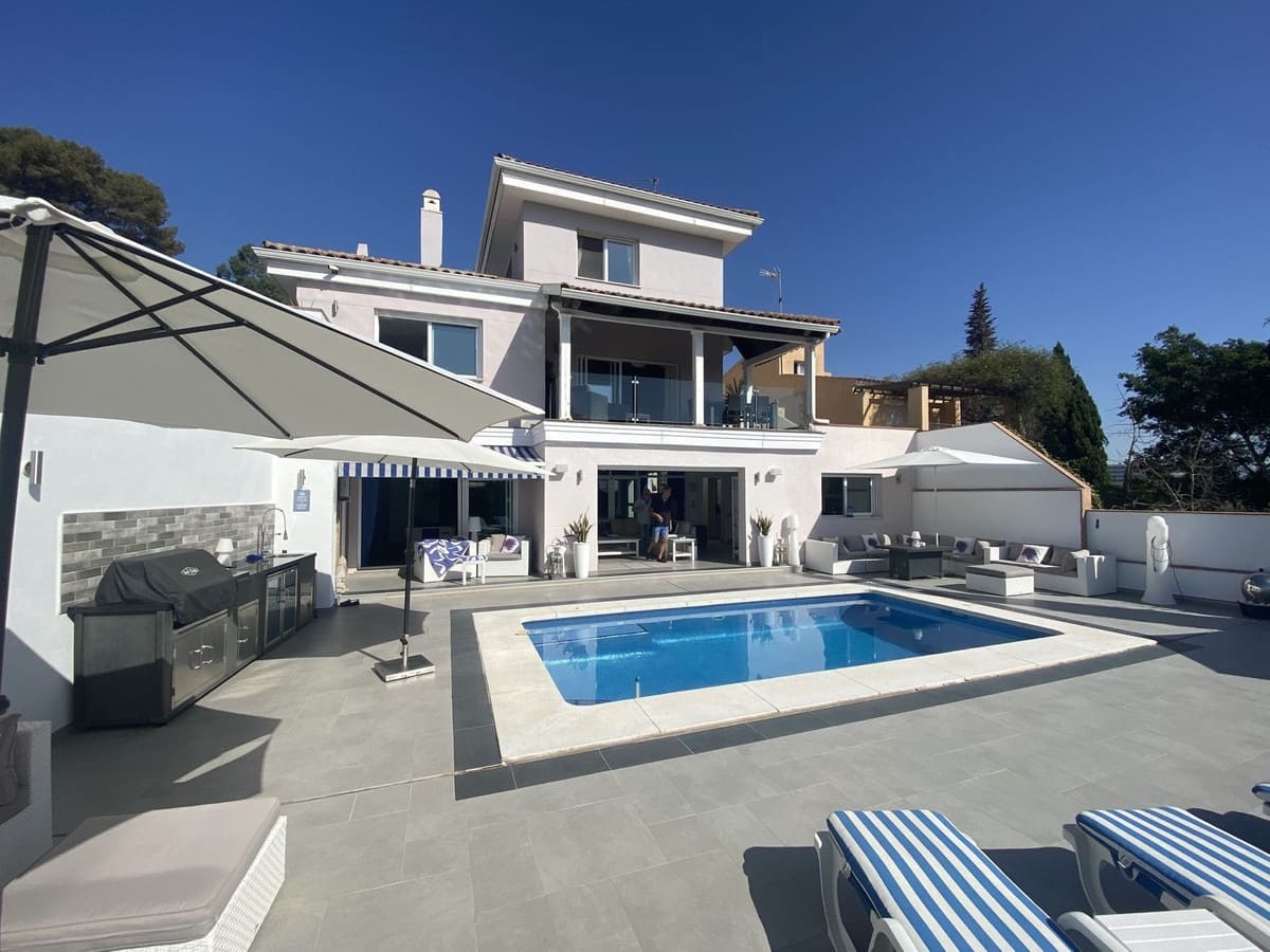 5 soverom Villa til salgs i Torremolinos med garasje - € 1 150 000 (Ref: 9929892)
