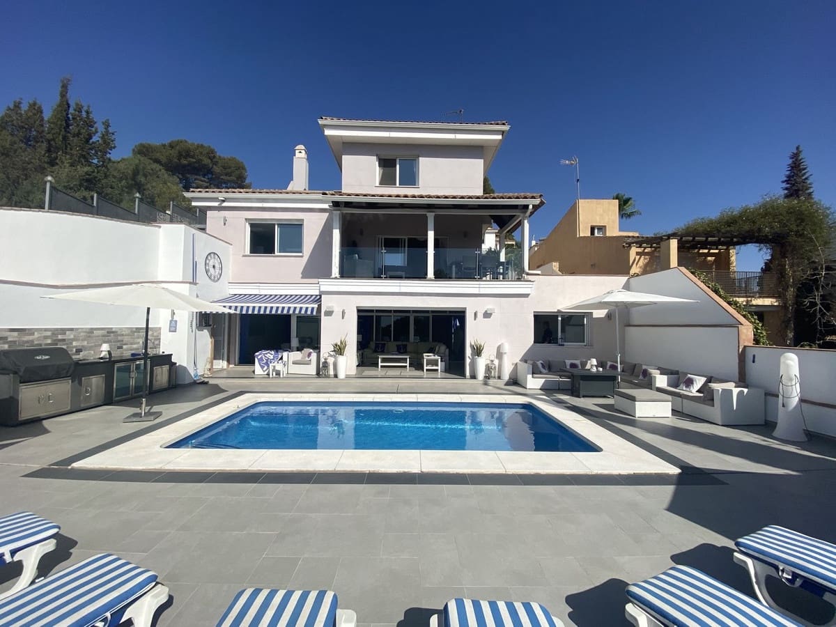 5 soverom Villa til salgs i Torremolinos med garasje - € 1 150 000 (Ref: 9929892)