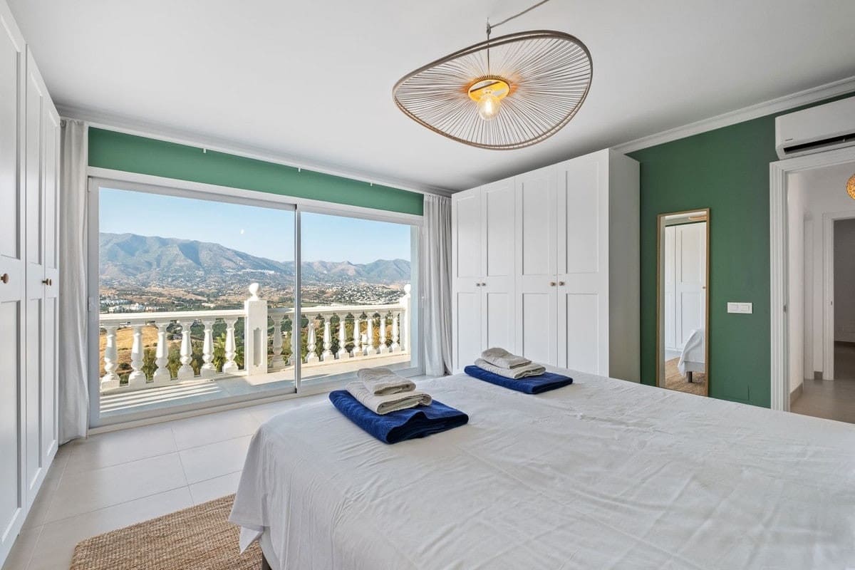 6 bedroom Villa for sale in Cerro del Aguila with garage - € 1,290,000 (Ref: 9929900)