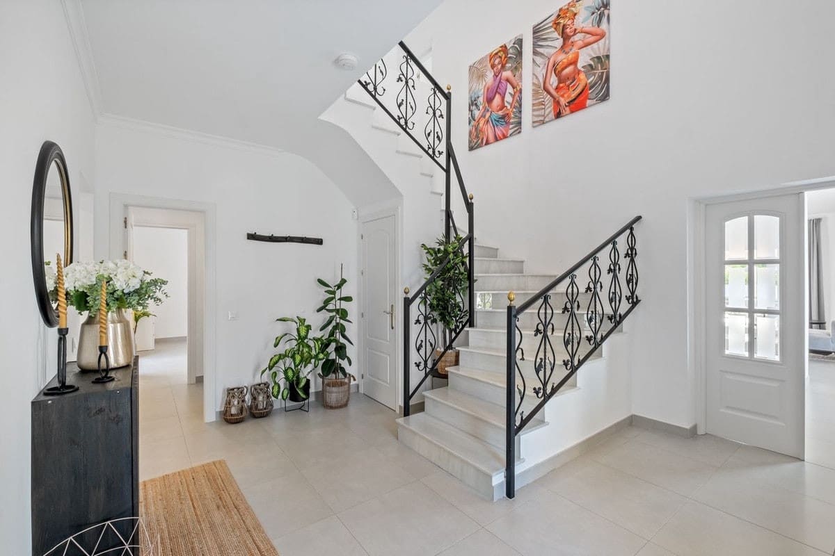 6 bedroom Villa for sale in Cerro del Aguila with garage - € 1,290,000 (Ref: 9929900)