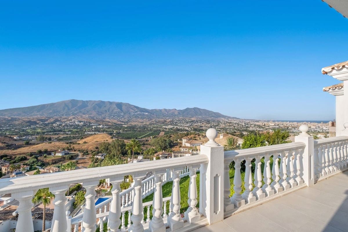 6 bedroom Villa for sale in Cerro del Aguila with garage - € 1,290,000 (Ref: 9929900)