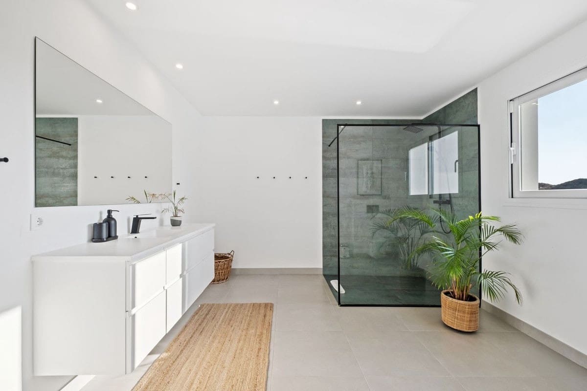 6 bedroom Villa for sale in Cerro del Aguila with garage - € 1,290,000 (Ref: 9929900)