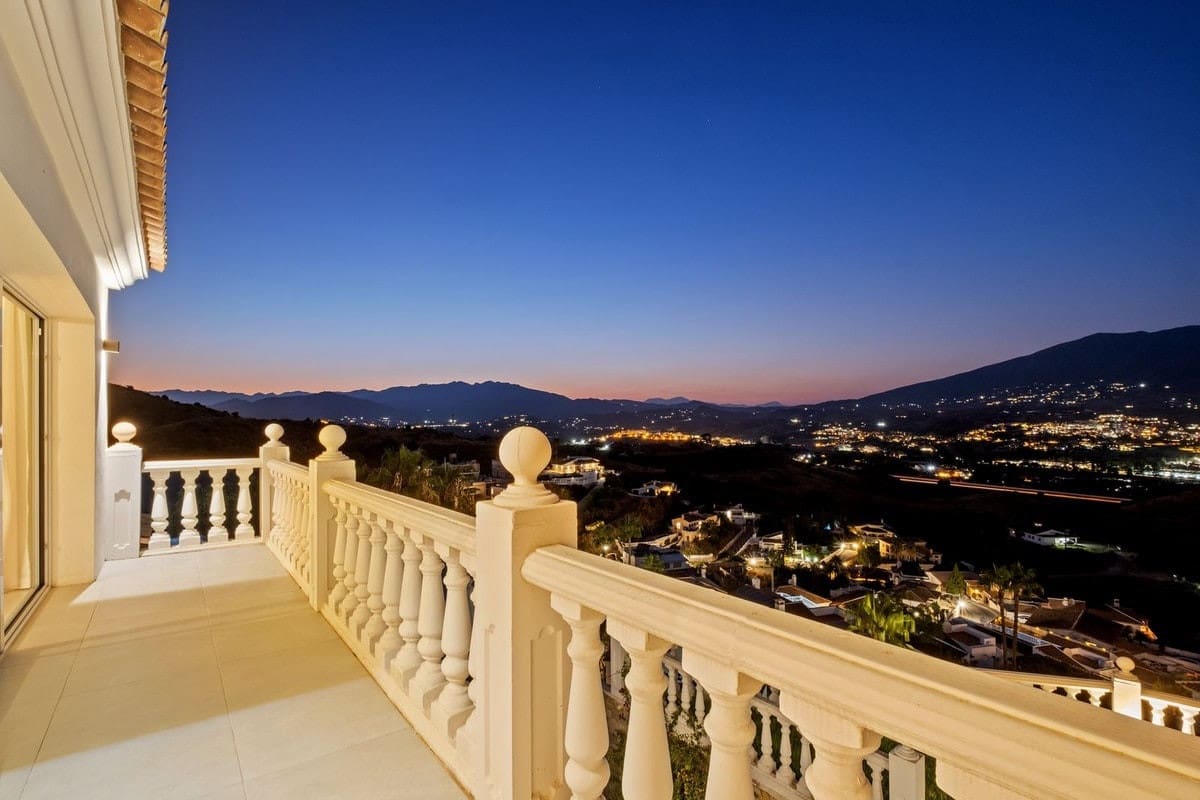 6 bedroom Villa for sale in Cerro del Aguila with garage - € 1,290,000 (Ref: 9929900)