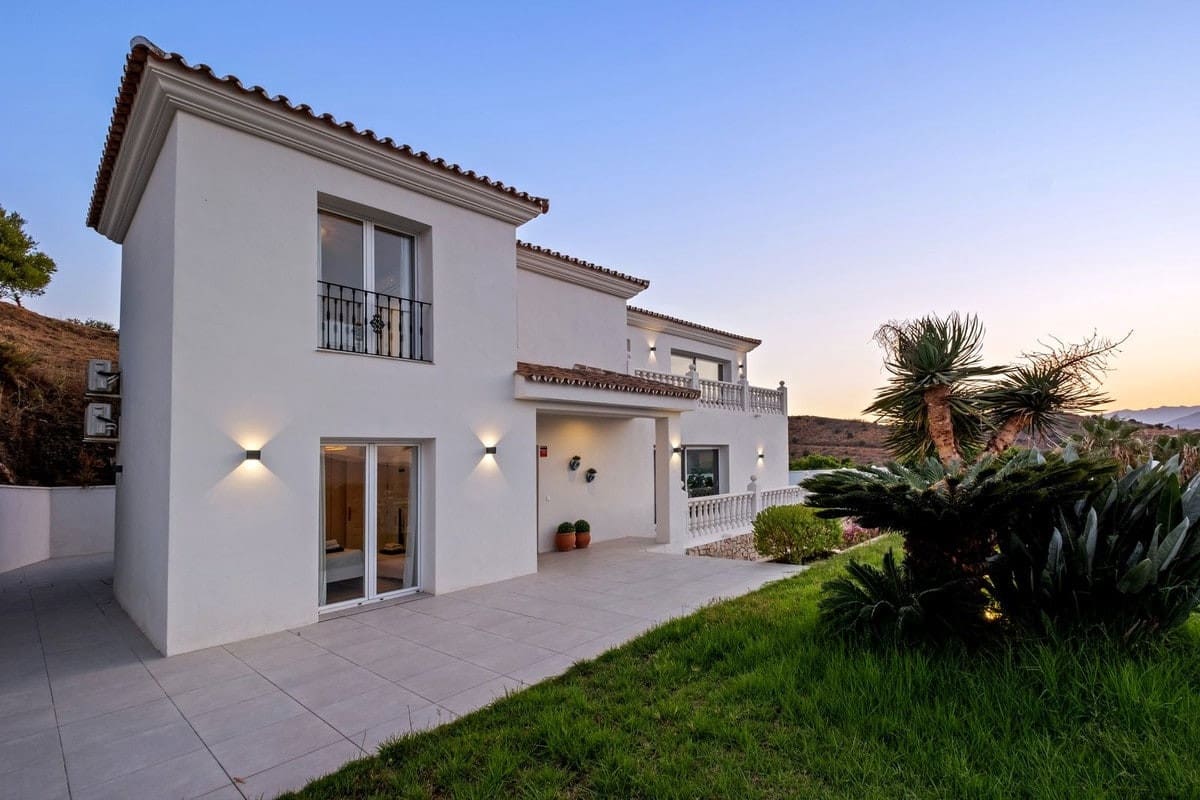 6 bedroom Villa for sale in Cerro del Aguila with garage - € 1,290,000 (Ref: 9929900)