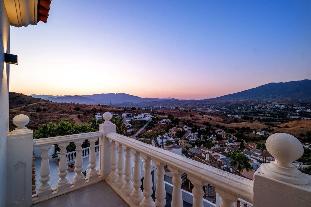 6 bedroom Villa for sale in Cerro del Aguila with garage - € 1,290,000 (Ref: 9929900)