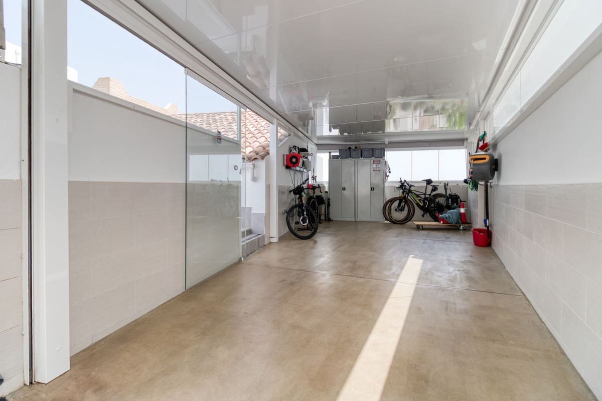 4 makuuhuone Huvila myytävänä paikassa Torremuelle mukana 
autotalli - 1 295 000 € (Ref: 9929902)